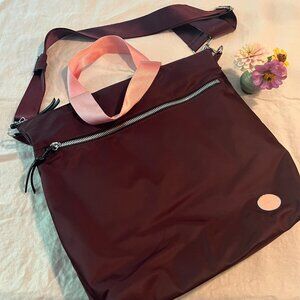 shortyLOVE "Wonder" large crossbody in burgundy.  EUC.